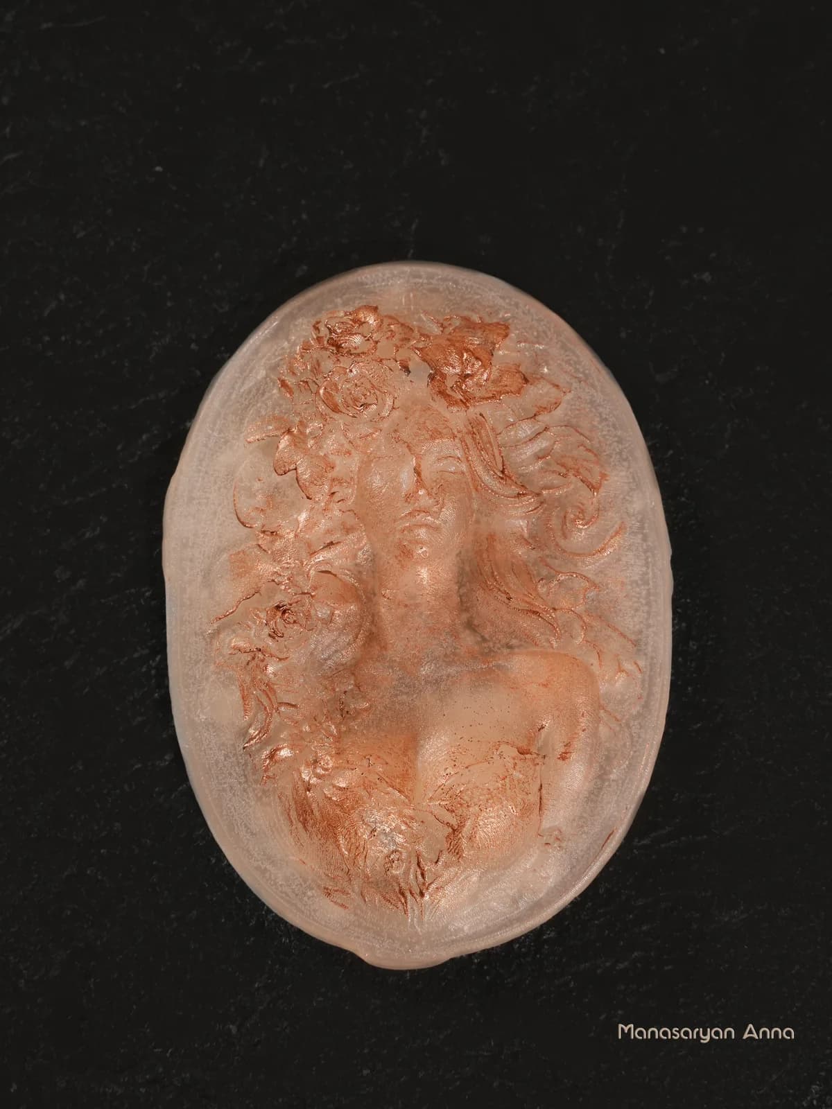 Барельеф овальный — ракурс 3