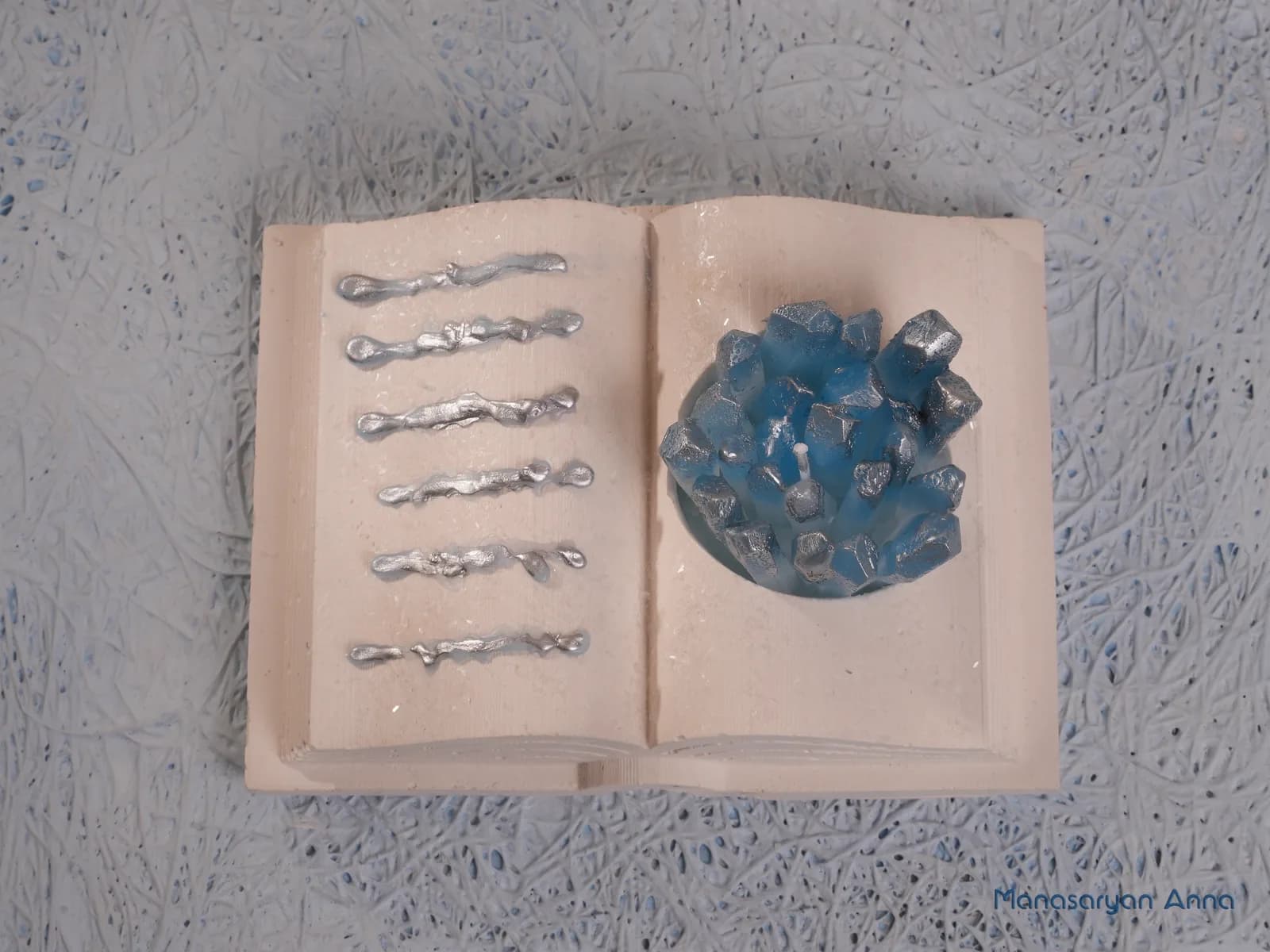 Кристаллы в книге гипсовой — ракурс 2